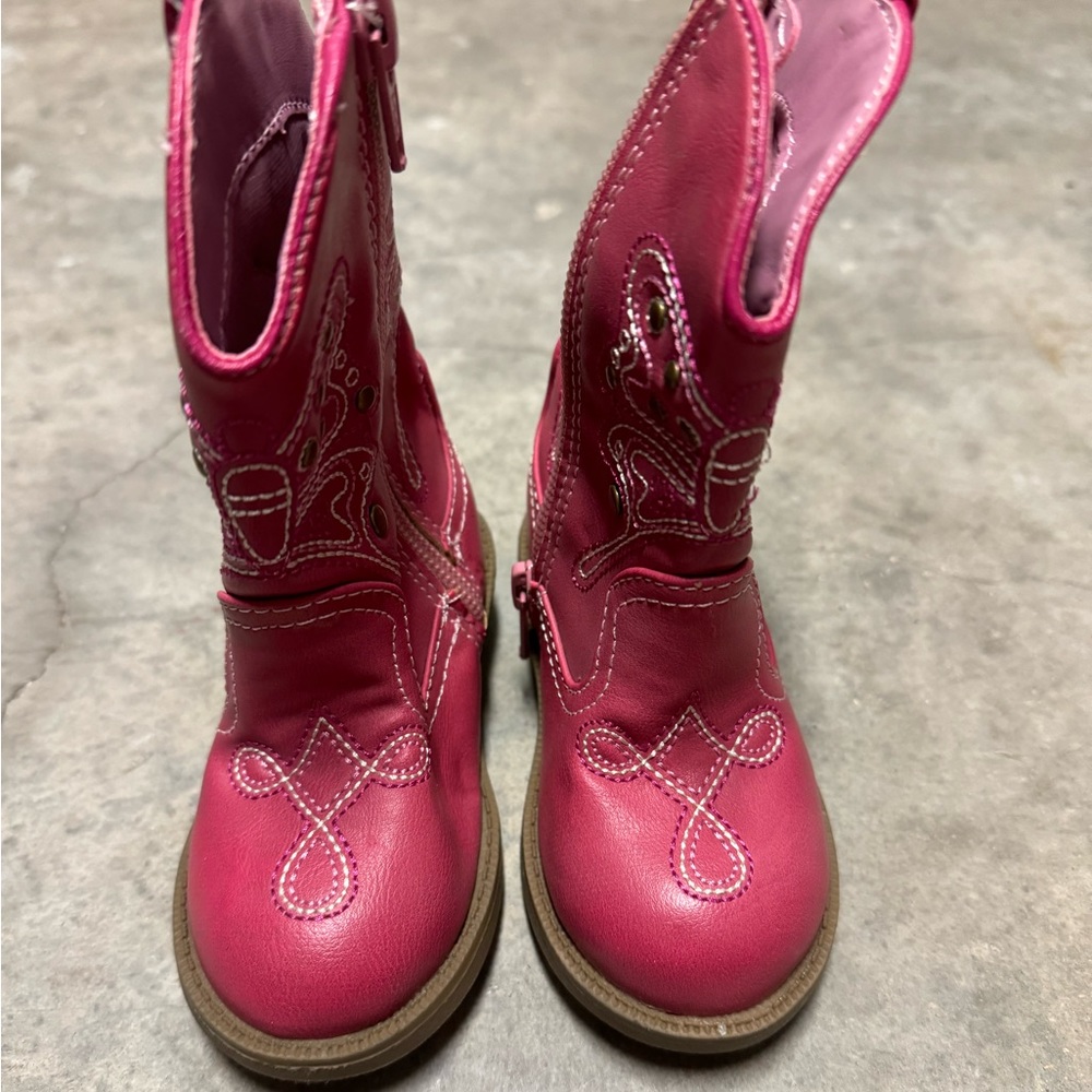 Cherokee size 5c boots.